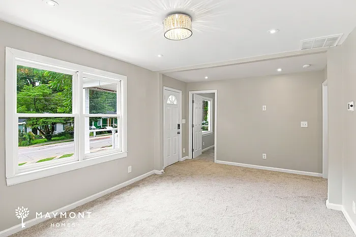 3 bed, 2.0 bath, 1036 sqft, $1,845 — Photo 3