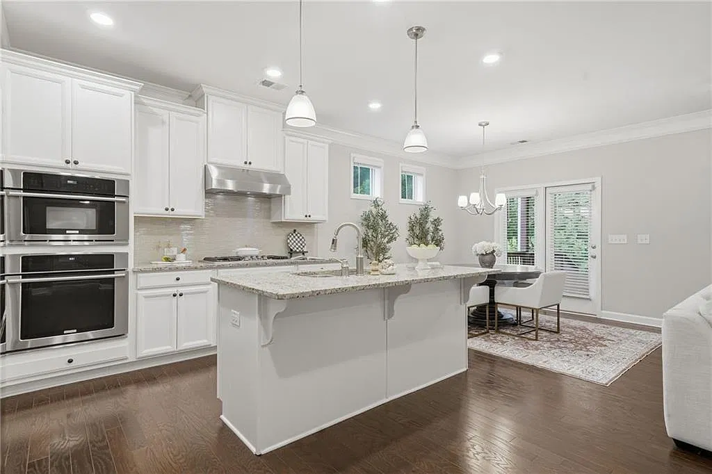 4 bed, 3.0 bath, 2651 sqft, $2,950 — Photo 3