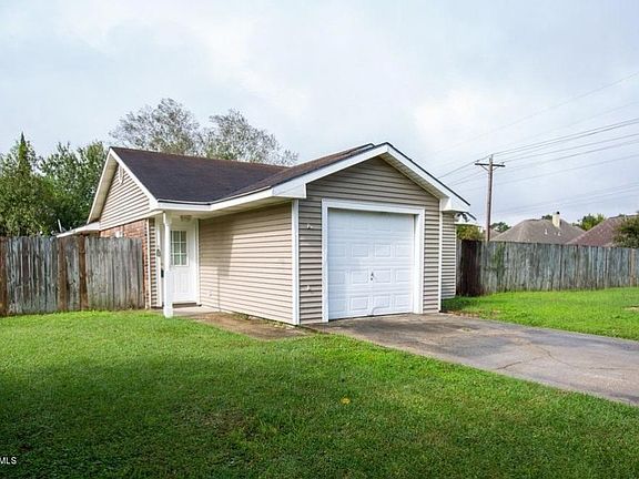 3rd image of 125 Darteze Dr