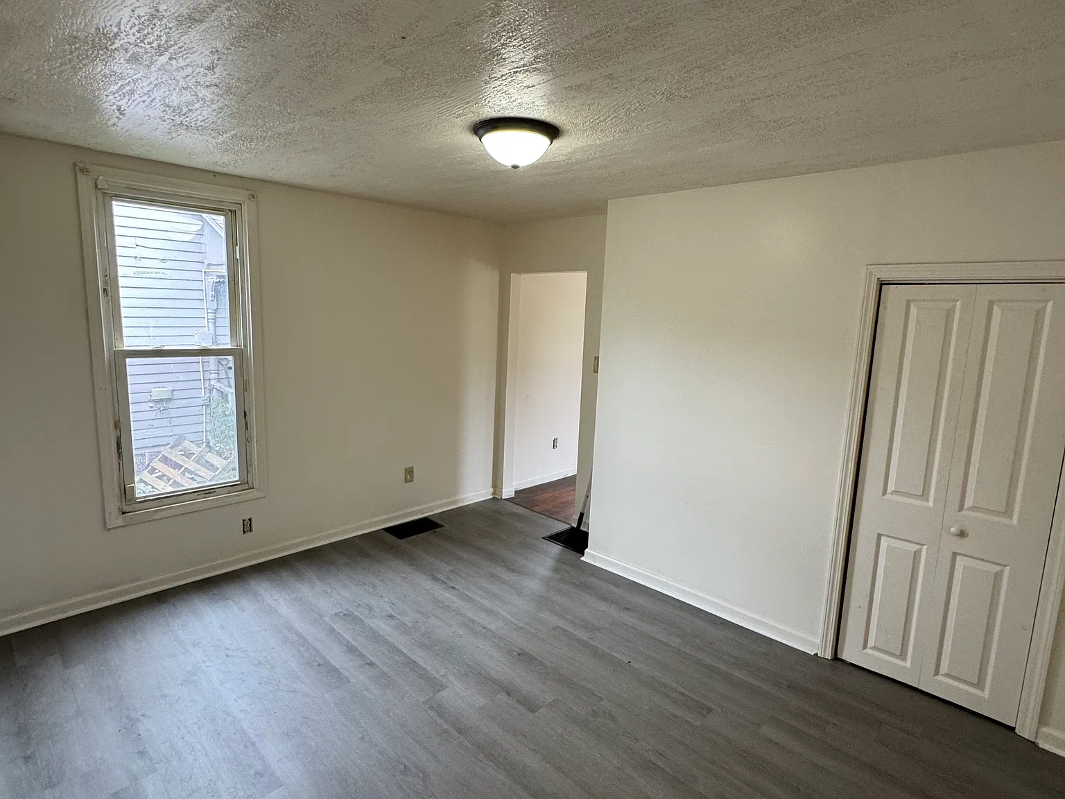 2 bed, 1270 sqft, $1,000 — Photo 3