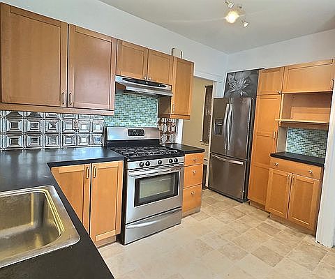 3rd image of 93-68 Vanderveer St #1