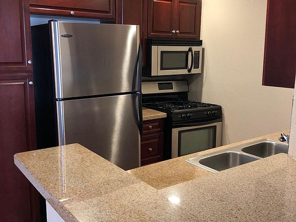 5th image of 5520 Owensmouth Ave APT 312