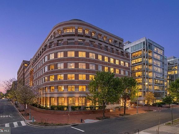 2nd image of 1275 25th St NW APT 701
