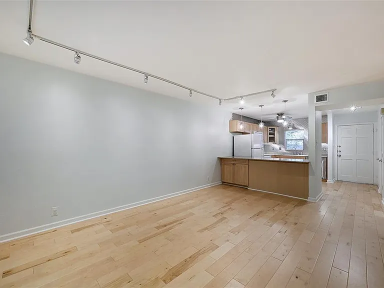 5330 Balcones Dr #G — Photo 5