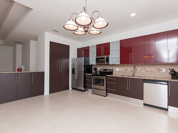 3rd image of 33 Bassett Ln