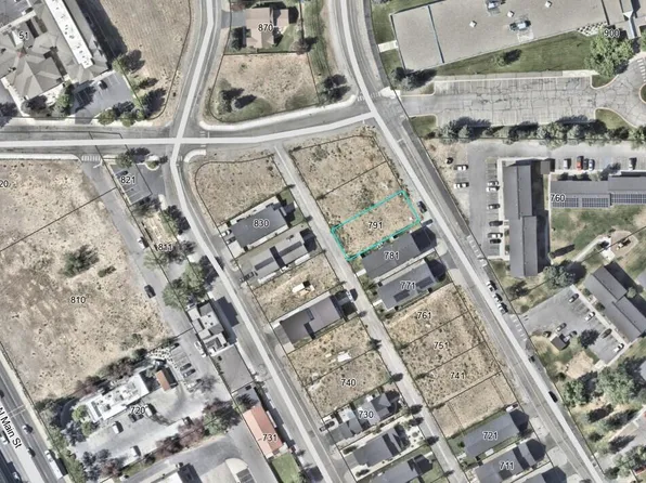 791 N 2nd Ave, Hailey, ID 83333