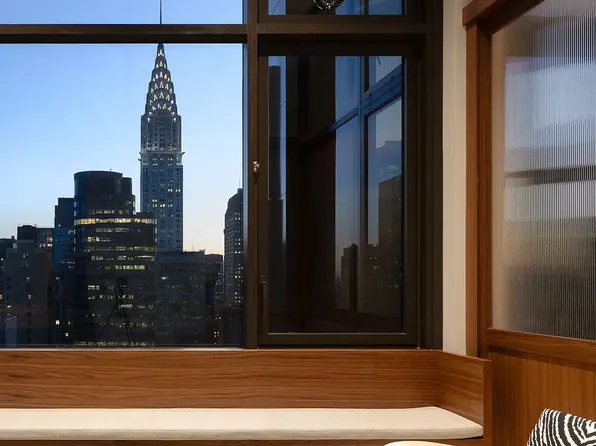 135 East 47th Street image 11 of 15