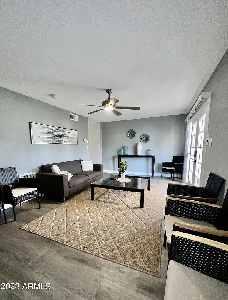 3 bed, 1408 sqft, $2,290 — Photo 1