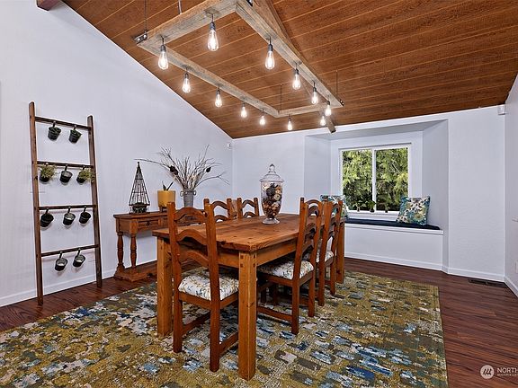 3rd image of 31 W Storeybrook Lane