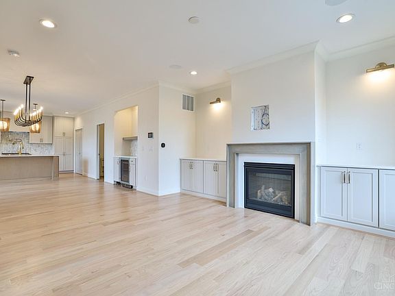 5th image of 2900 Robertson Ave