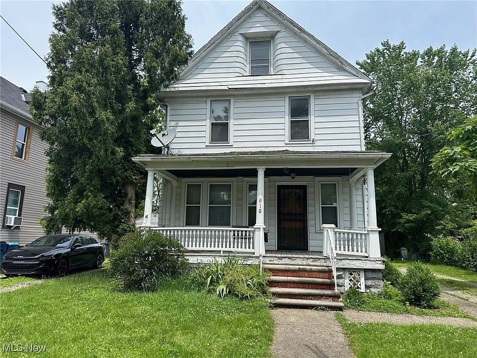 1st image of 816 W 22nd St
