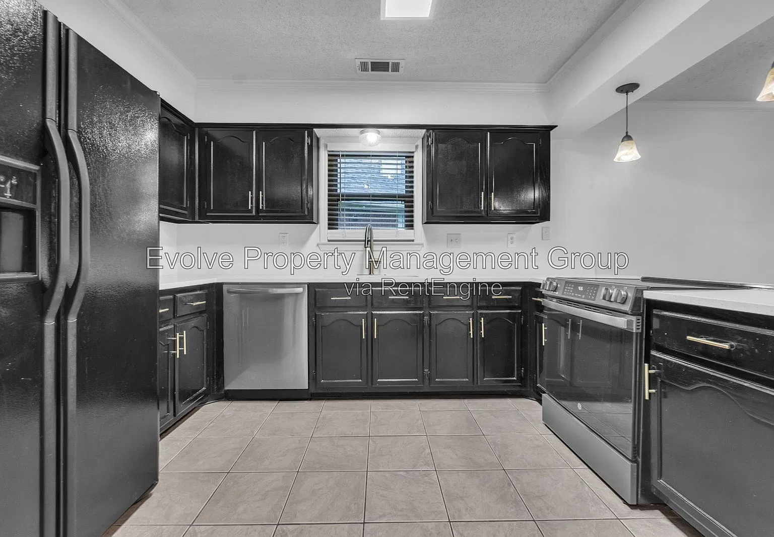 4 bed, 2.0 bath, 2382 sqft, $2,045 — Photo 4