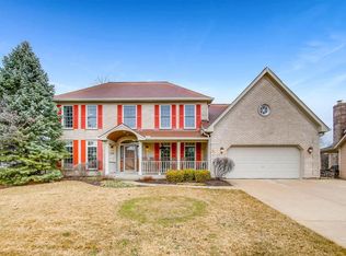 128 Hawkins Cir, Wheaton, IL 60189