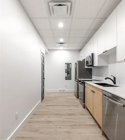 138 King St W #203 — Photo 11