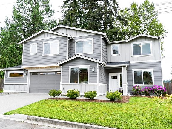 Beautifully maintained home - 5 bedrooms / 2.75 bathrooms Currently set up with a 2 car garage with nice workshop on the left side with lots of nice built in cabinets and work bench space! 