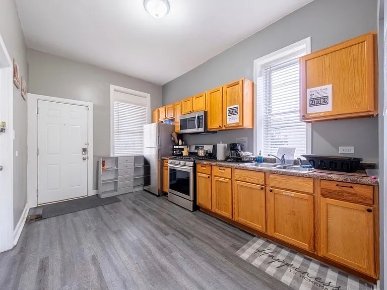 209 S Albany Ave #1 — Photo 4