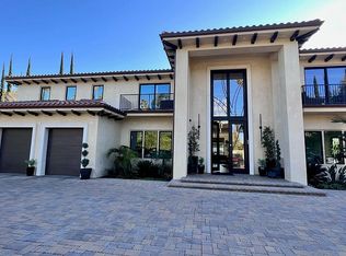 23042 Calvert St, Woodland Hills, CA 91367