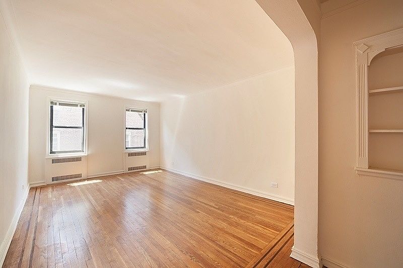 2nd image of 6544 Saunders St