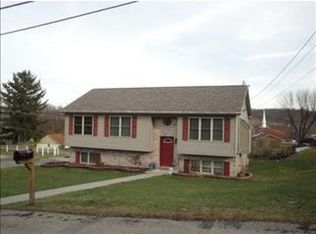 111 Green St, Houston, PA 15342