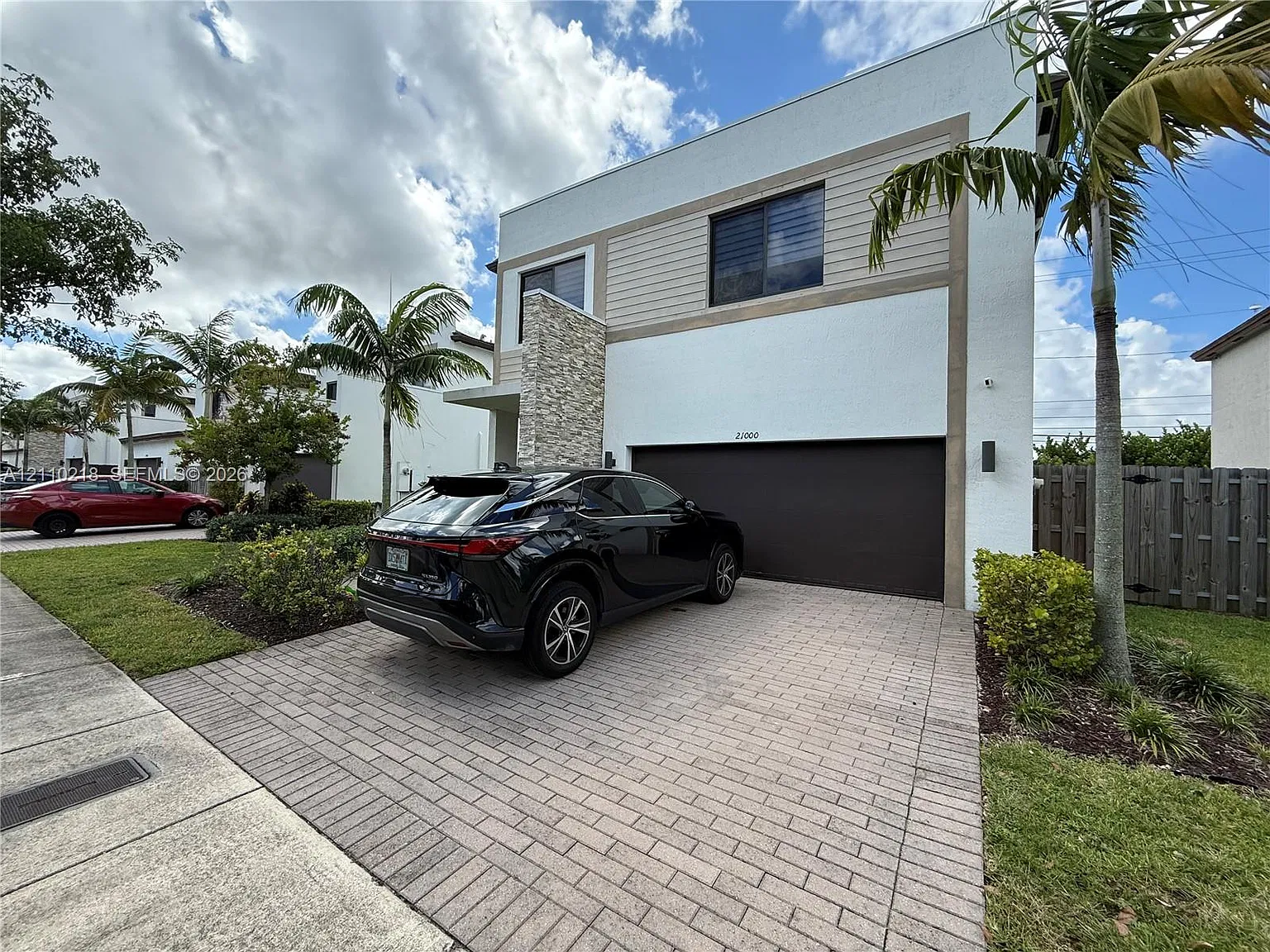 4 bed, 4.0 bath, $5,950 — Photo 3
