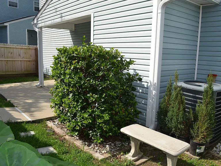 697 Timberwood Cir E — Photo 7