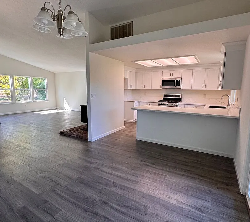 11318 Torrey Pines Dr