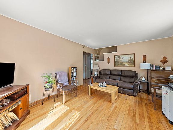 3rd image of 120 W Park Dr