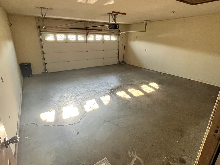 Oversized 2-car garage