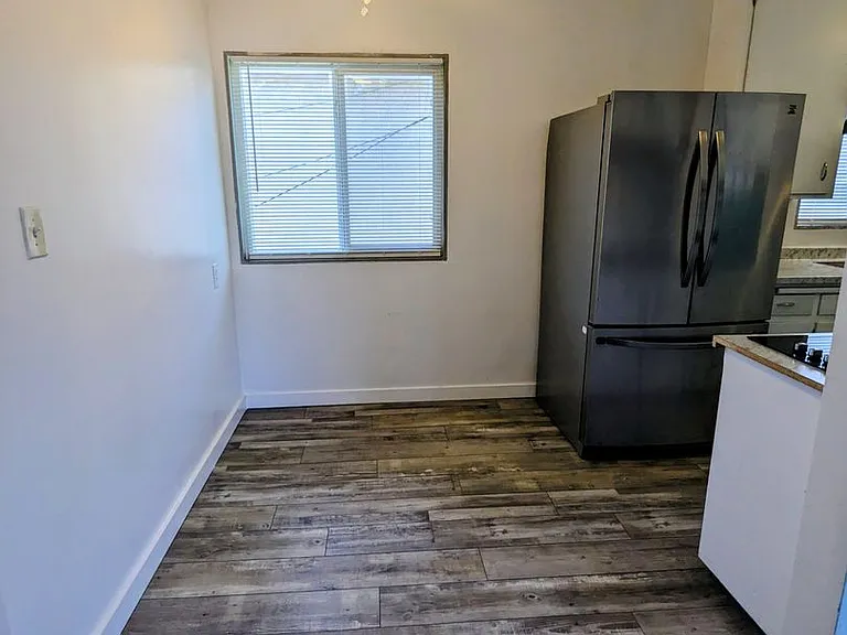 2237 Rose Ave — Photo 4