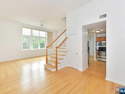 32 Smith Ave APT 2F, Fair Lawn, NJ, 07410