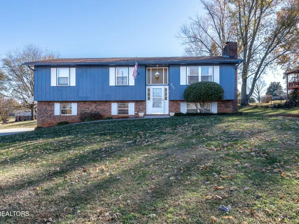 2220 Eau Clair Dr, Maryville, TN 37803