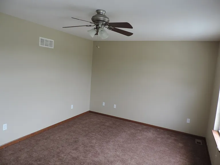1009 Higgins St — Photo 10