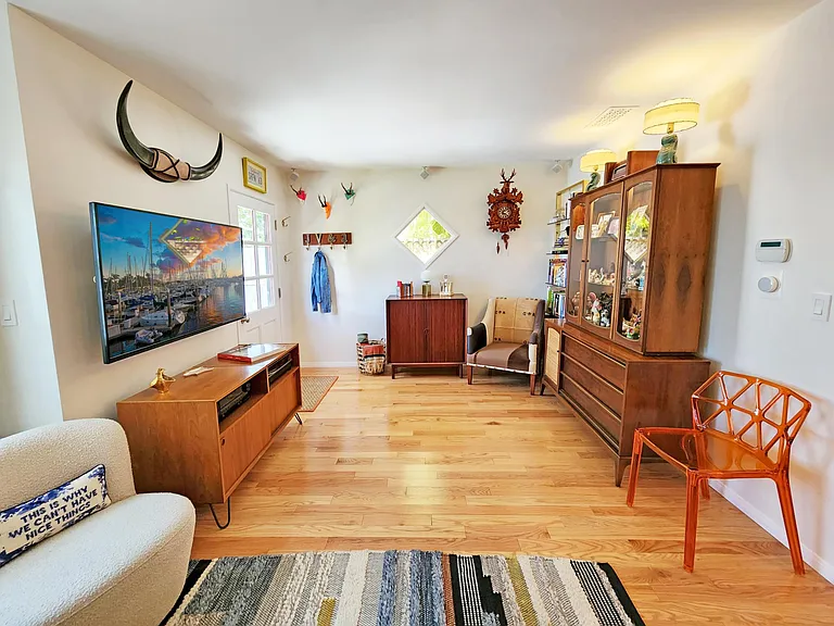 12714 Short Ave — Photo 10