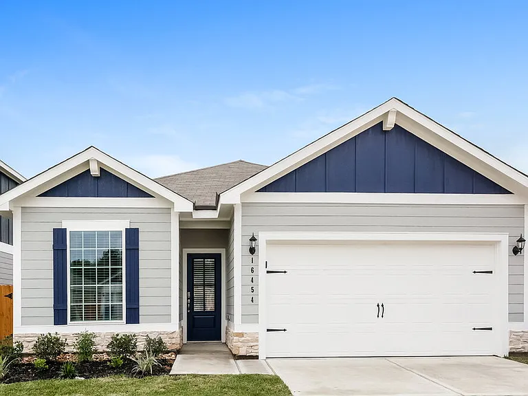 16454 Honeysuckle Hill Dr — Photo 1