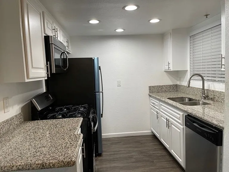 Villa Rivera Apartments — Photo 10