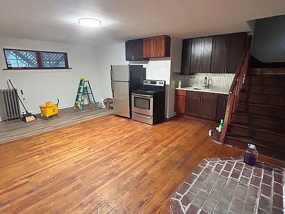 2nd image of 33 Pine St