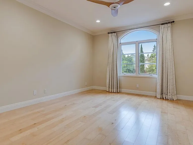 5370 Renaissance Ave — Photo 31