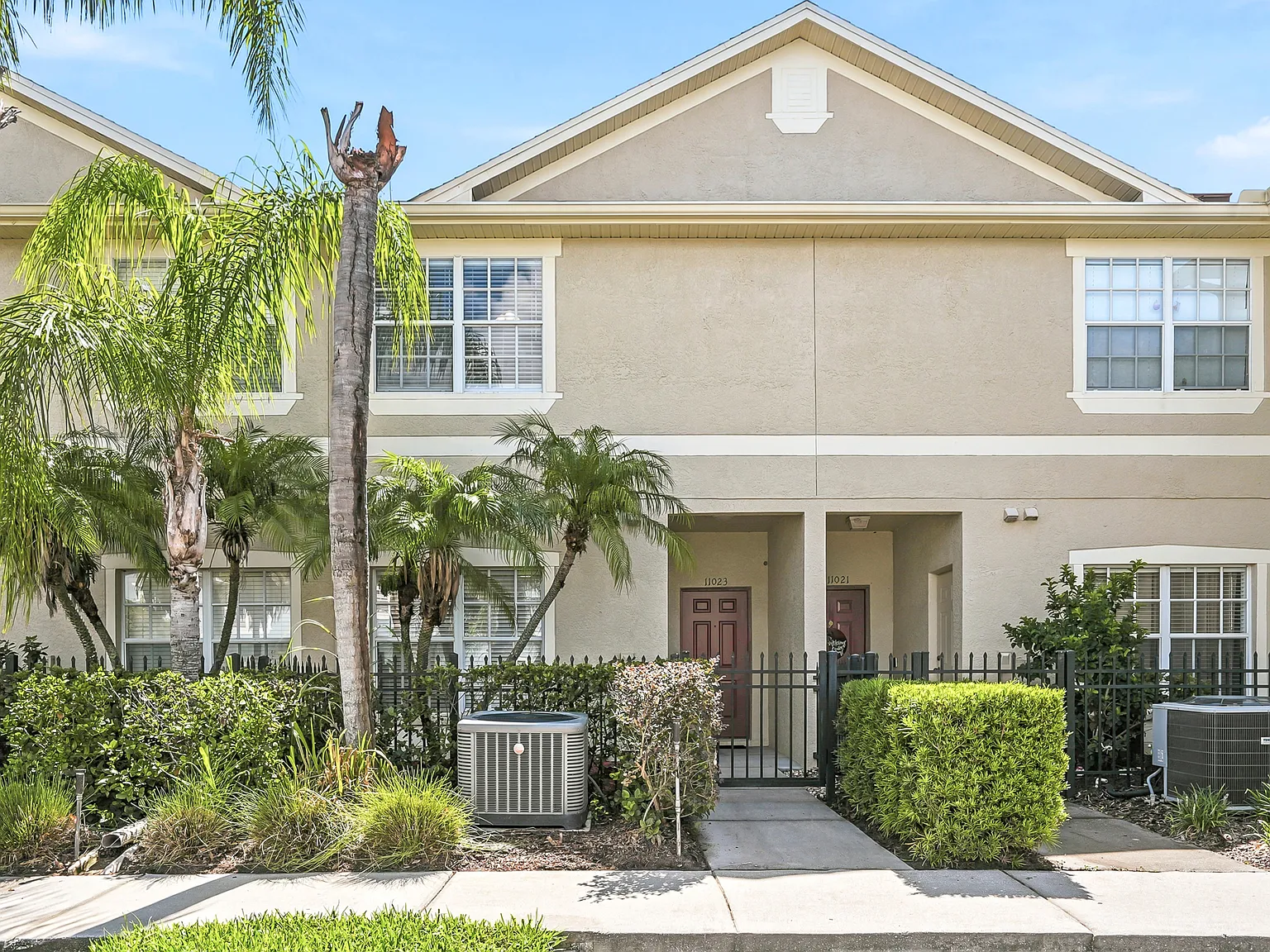 2 bed, 2.5 bath, 1328 sqft, $1,850 — Photo 1
