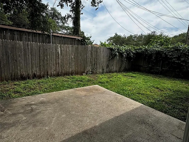 8613 Talyne Chaise Cir #B — Photo 16