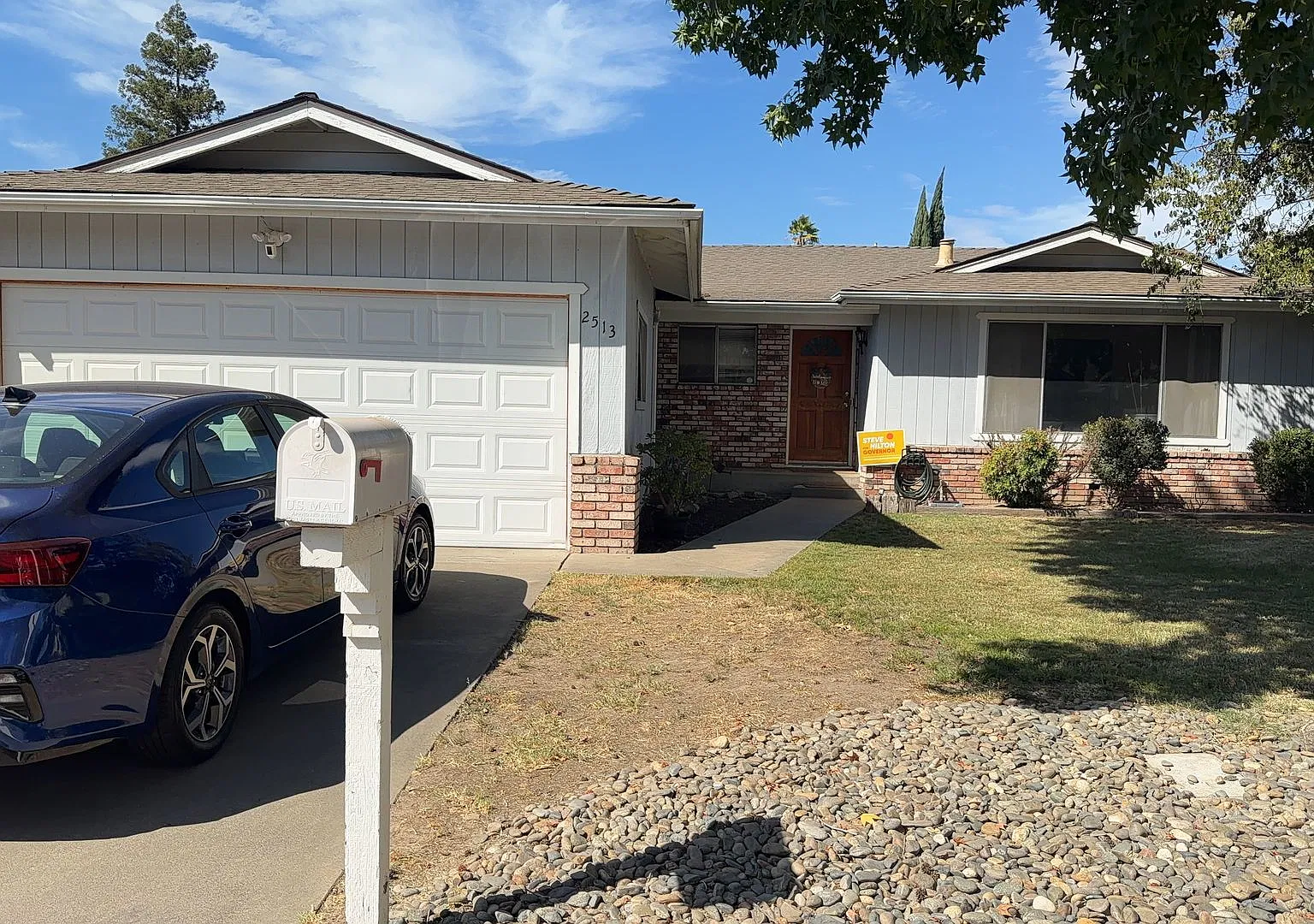 3 bed, 1396 sqft, $2,200 — Photo 2