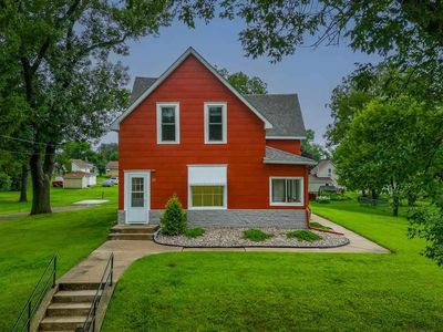 22 Estes Ave NW, Madelia, MN, 56062
