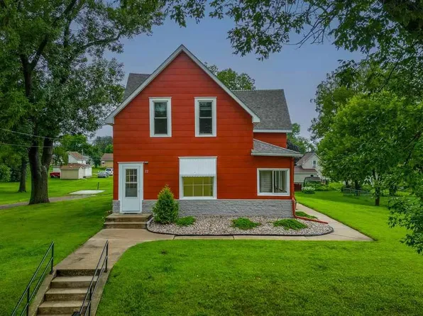 22 Estes Ave NW, Madelia, MN 56062