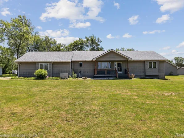 5218 E Bristol Rd, Burton, MI 48519