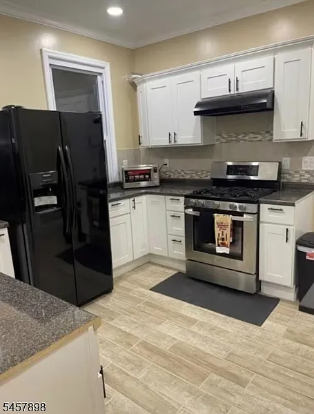 3 bed, 2.0 bath, 1000 sqft, $2,900 — Photo 3