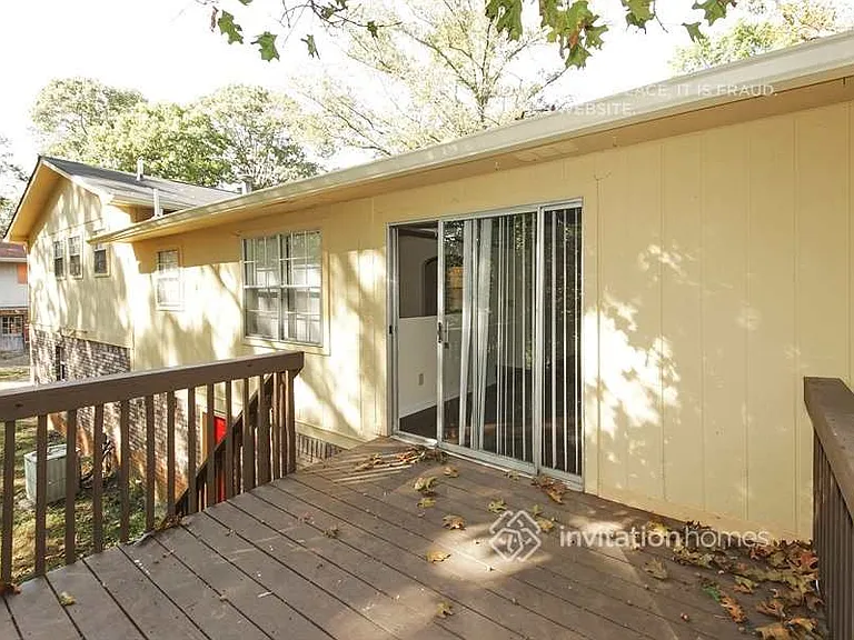 323 Princess Ave — Photo 18