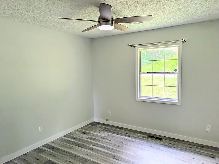 130 Hillside Dr — Photo 35