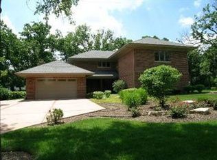 8523 W Pawnee Rd, Palos Park, IL 60464