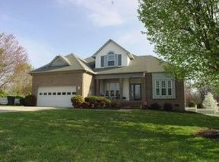 6005 Woods Edge Ln, Kernersville, NC 27284