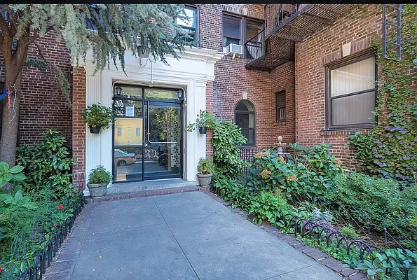 Rented by S&M Associates Realty LLC | media 6