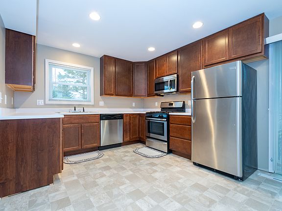 5th image of 17753 W Kewaunee Dr